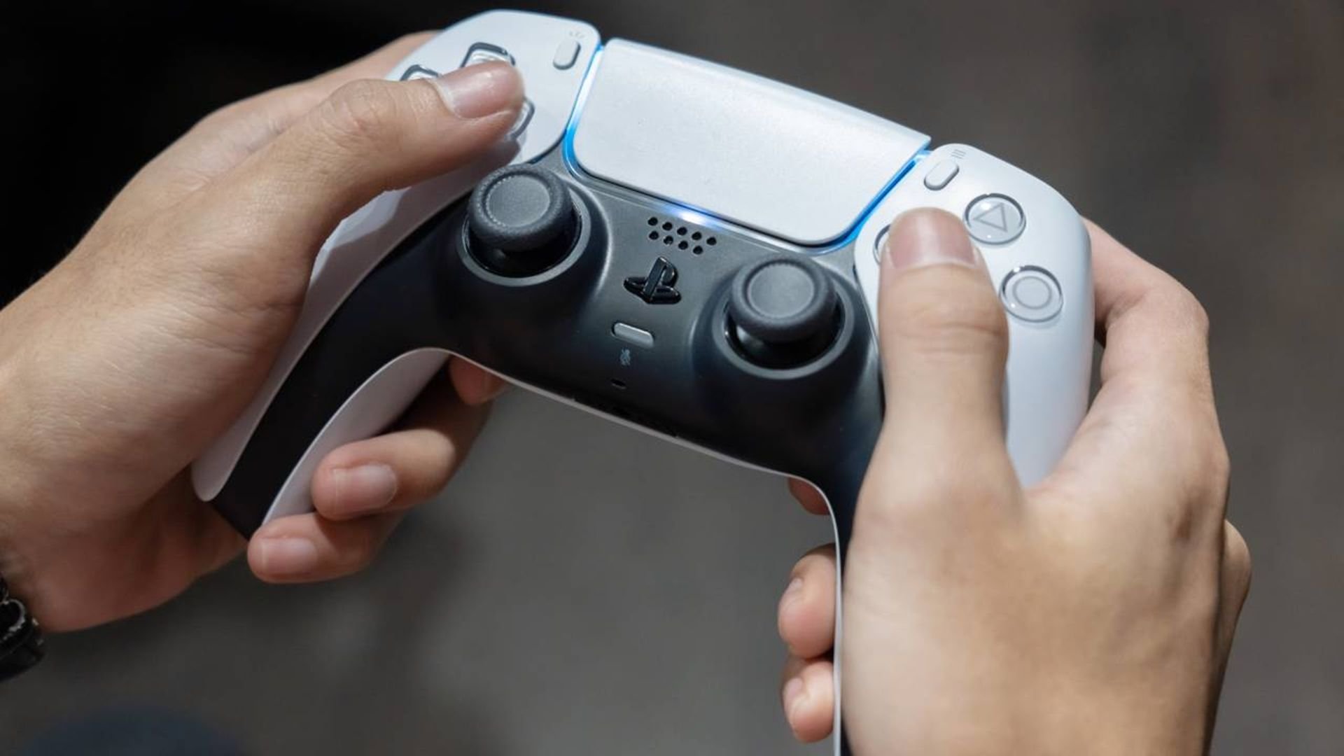 DualSense poderá ser conectado a mais de um dispositivo simultaneamente após atualização! Veja quando ela chega