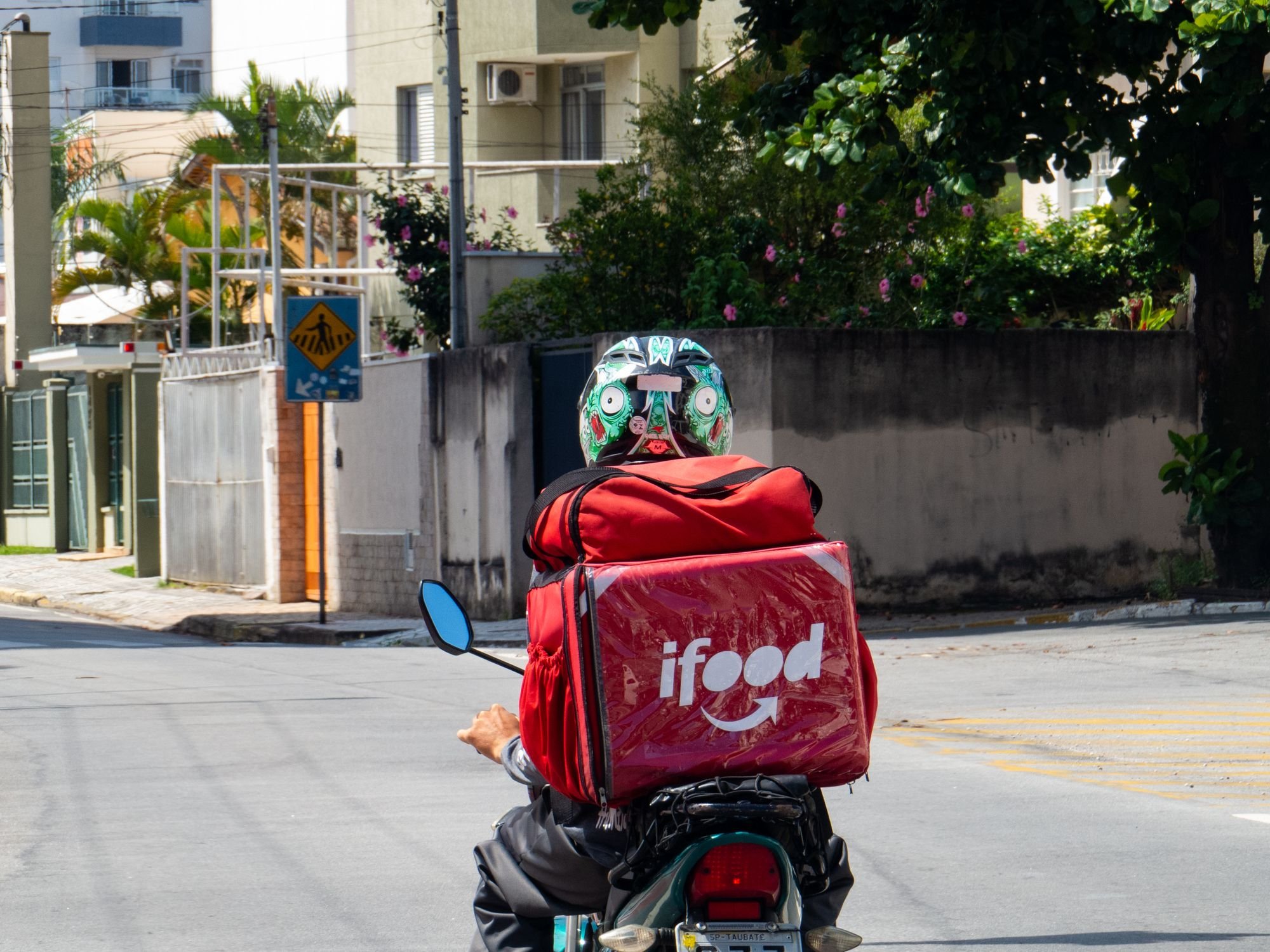 iFood anuncia pacote de bônus e programa para os entregadores mais ‘engajados’