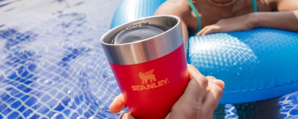 Copo Stanley em oferta: 5 modelos para escolher com até 30% de desconto
