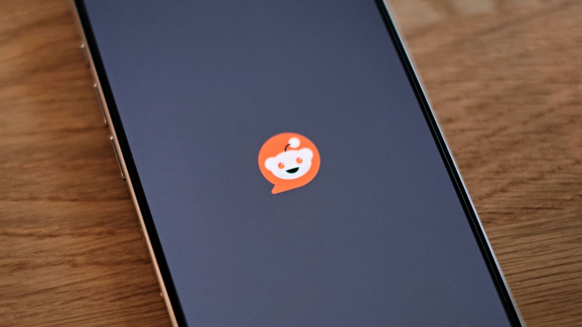 Reddit considera usar íris do World ID para verificar se usuários são humanos e não robôs