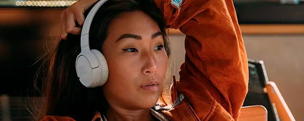 Fones de ouvido mais vendidos da Amazon; confira opções JBL, Apple e mais que fazem sucesso
