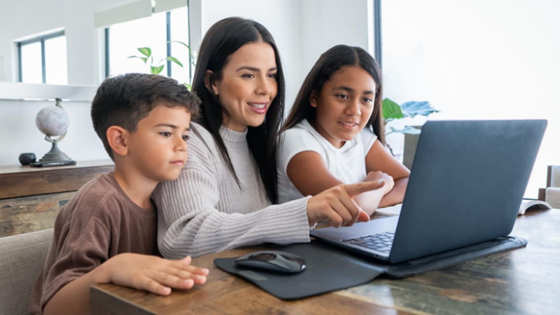 Antivírus para crianças: conheça 6 benefícios de softwares que protegem sua família na internet