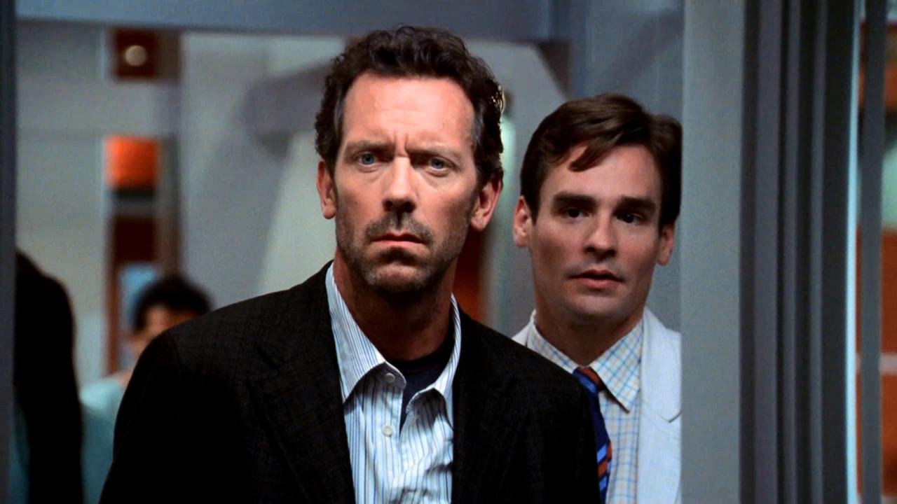 Por onde anda Hugh Laurie, conhecido por fazer Dr House?