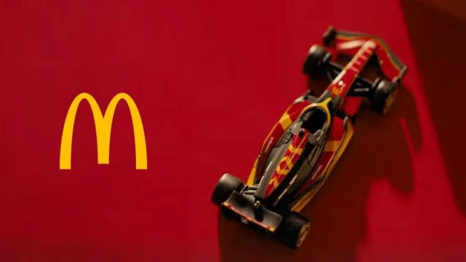 Brinde de carrinho de F1 do McDonald’s esgota e é revendido por valores astronômicos