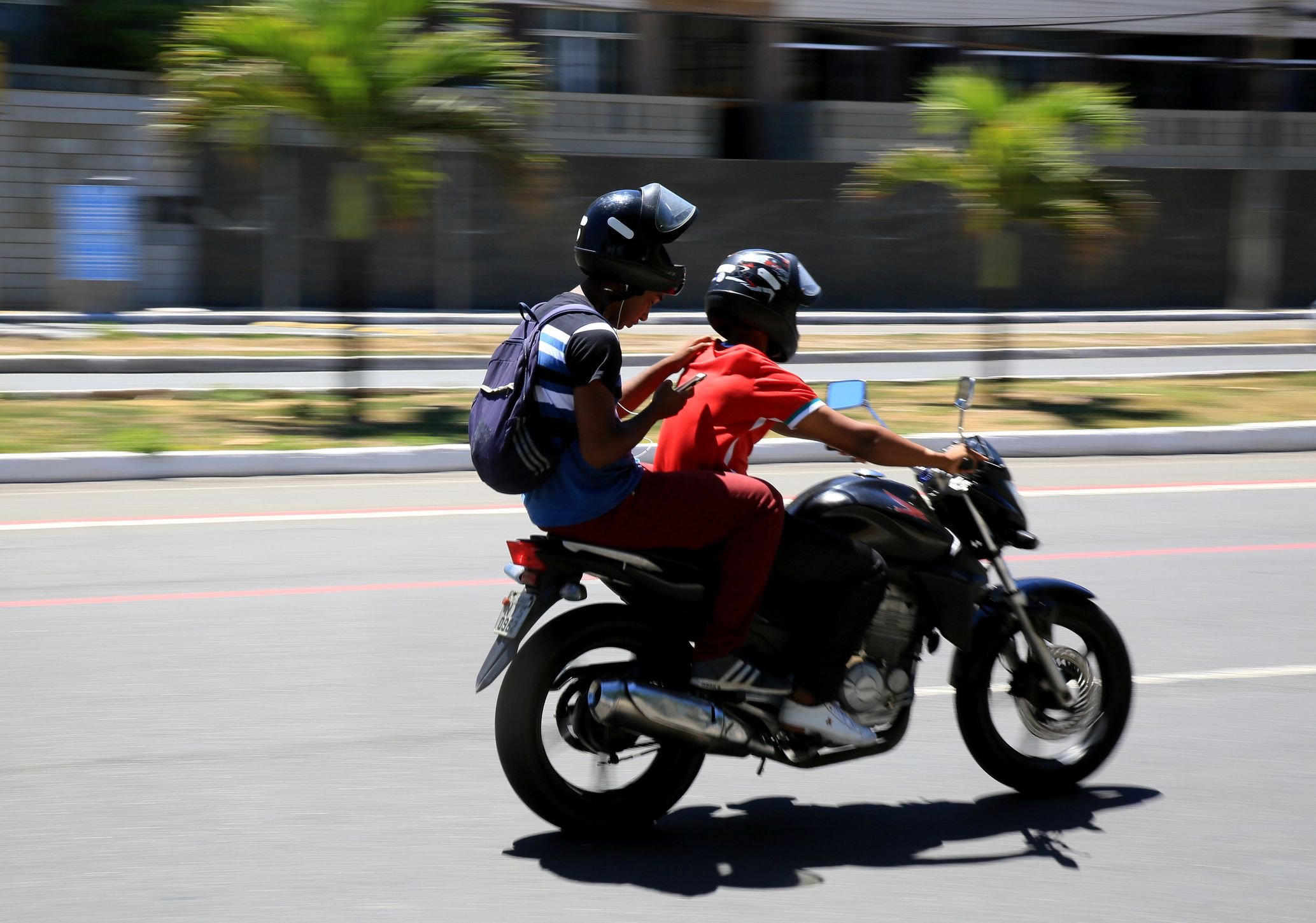Procon-SP multa Uber e 99 são multadas por oferta irregular de mototáxi