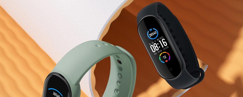 Fones e smartbands para usar no treino com até 47% de desconto na Netshoes